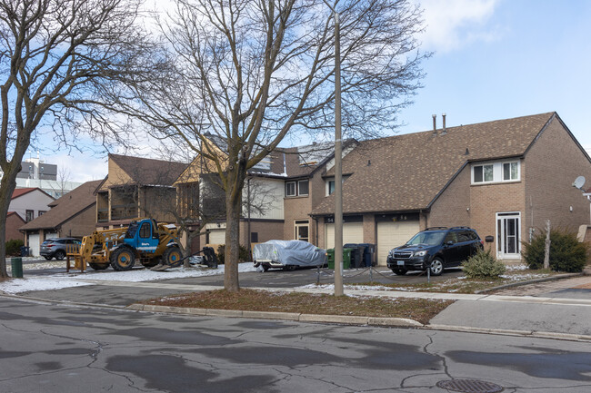 12 Roughfield Cres in Toronto, ON - Building Photo - Building Photo