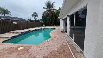 5700 NE 20th Ave in Fort Lauderdale, FL - Building Photo