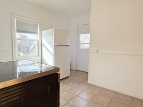 106 Shepherd St E in Windsor, ON - Building Photo - Building Photo