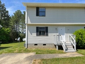1410 Cherrycrest Dr in Durham, NC - Building Photo - Building Photo