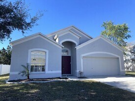1329 Avonwood Ct in Lutz, FL - Building Photo