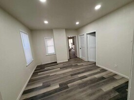 653 W Bruce St in Milwaukee, WI - Building Photo