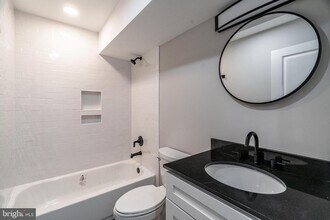 1223 Leopard St-Unit -4 in Philadelphia, PA - Building Photo - Building Photo
