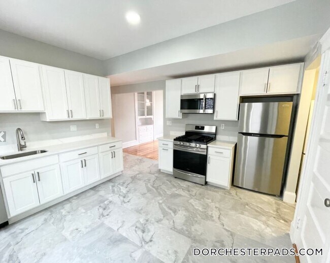 159 Boston St in Boston, MA - Building Photo - Building Photo