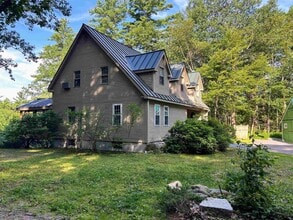 64 Homestead Rd in Deering, NH - Foto de edificio - Building Photo