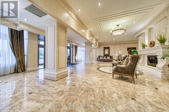 9235 Jane St in Vaughan, ON - Building Photo - Building Photo