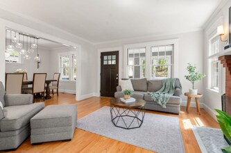 135 Rowe St in Auburndale, MA - Building Photo - Building Photo