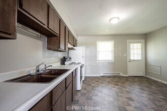 2950 W U.S. 52 in New Palestine, IN - Foto de edificio - Building Photo