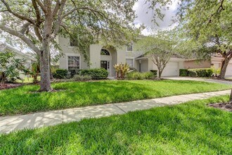 9401 Woodbay Dr in Tampa, FL - Building Photo - Building Photo