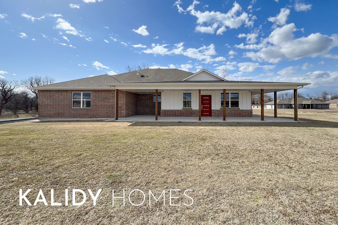 115 Olde Ml Rd in Jones, OK - Building Photo
