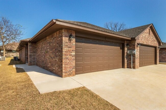 property at 320 Chalk Hill Ct