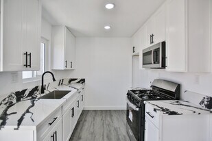 440 W Holt Ave, Unit B in Pomona, CA - Building Photo