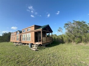 3528 Fm 1174 in Bertram, TX - Foto de edificio - Building Photo