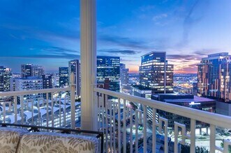 2525 N Pearl St in Dallas, TX - Foto de edificio - Building Photo