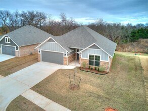 12104 Rockbed Dr in Yukon, OK - Building Photo - Building Photo