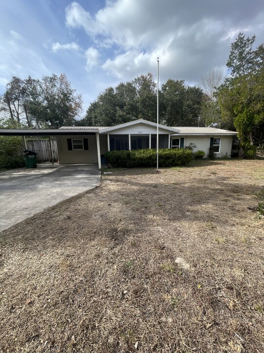 1706 NW 5th St in Chiefland, FL - Building Photo