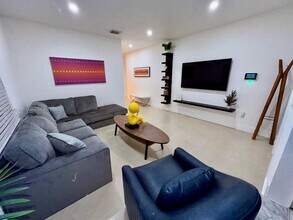 15441 SW 11th Terrace in Miami, FL - Foto de edificio - Building Photo