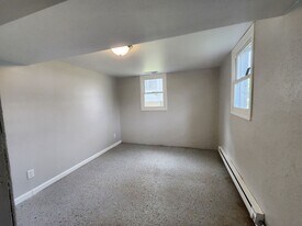 2432 N Grand Ave E in Grandview, IL - Building Photo