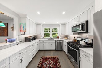 8 Heather Hill in Westport, CT - Building Photo - Building Photo