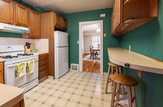 3076 Yorkshire Rd, Unit 4 in Cleveland Heights, OH - Foto de edificio - Building Photo