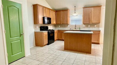 21565 Duke Alexander Dr in Kingwood, TX - Building Photo - Building Photo