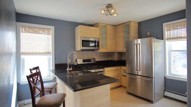 143 Sutton St, Unit 2 in Providence, RI - Building Photo - Building Photo