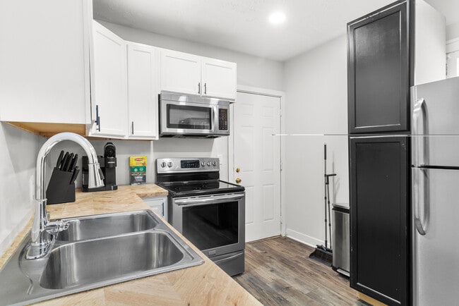 3310 E 9th St, Unit 3310 E 9th in Indianapolis, IN - Building Photo - Building Photo