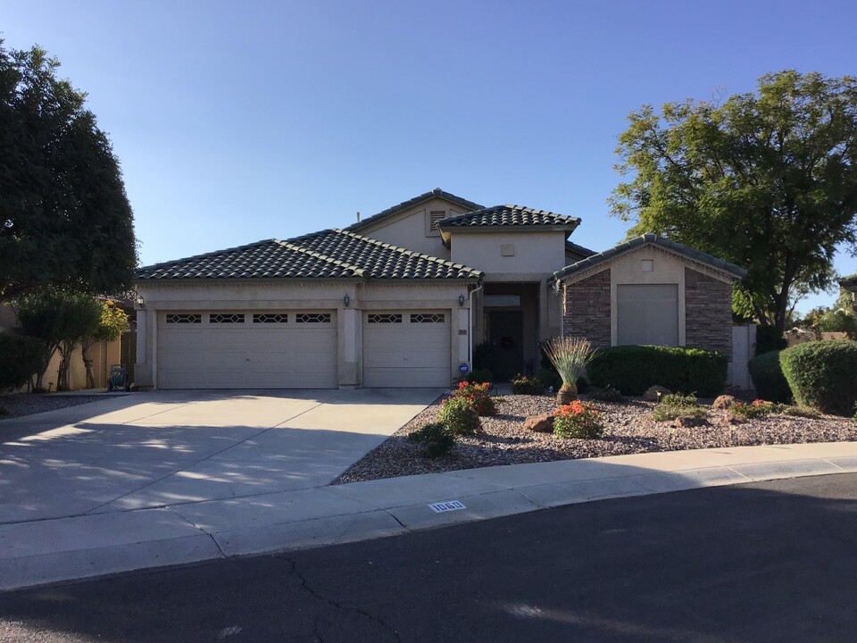 1060 S Pueblo St in Gilbert, AZ - Building Photo