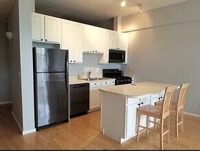 3944 N Claremont Ave in Chicago, IL - Foto de edificio - Building Photo