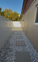 2712 SW 118th Ct, Unit Studio in Miami, FL - Building Photo - Building Photo