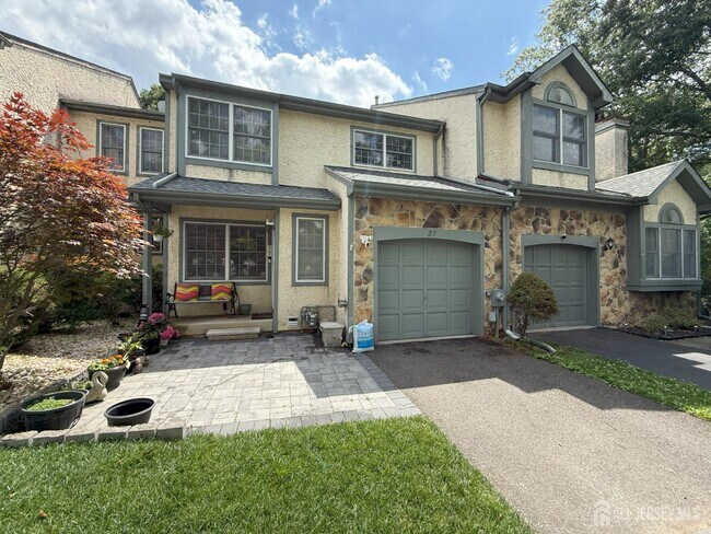 37 Dorchester Dr in East Brunswick, NJ - Building Photo - Building Photo