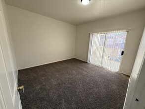 8555 W Russell Rd, Unit #2080 in Las Vegas, NV - Building Photo - Building Photo