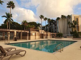 9755 NW 52nd St in Doral, FL - Building Photo