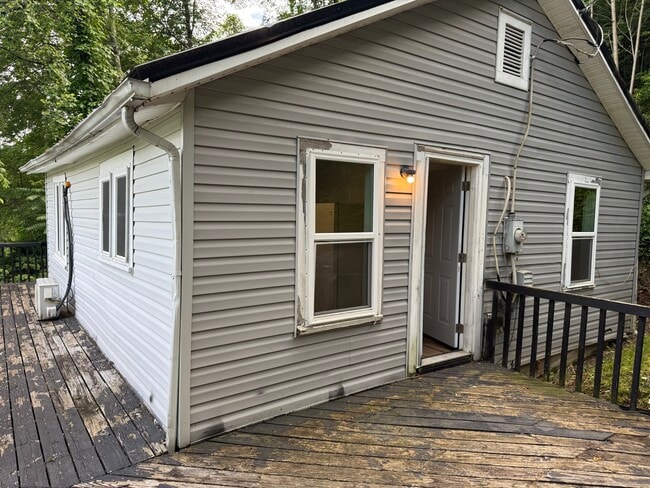property at 207 Poplar St