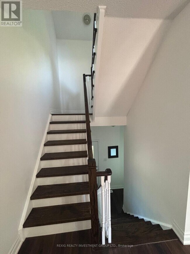 100 Beddoe Dr in Hamilton, ON - Building Photo - Building Photo
