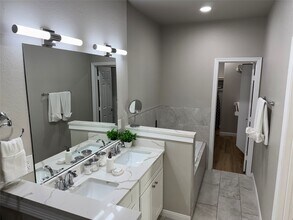 1021 Calvin St in Houston, TX - Building Photo - Building Photo