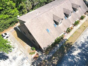 1609 Spring Garden Ct in Holly Hill, FL - Building Photo - Building Photo