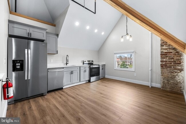 320 W King St, Unit 4 in East Berlin, PA - Building Photo - Building Photo