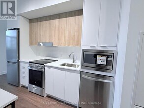 5081 Hurontario St in Mississauga, ON - Building Photo - Building Photo