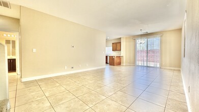 6323 Alpine Tree Ave in Las Vegas, NV - Building Photo - Building Photo