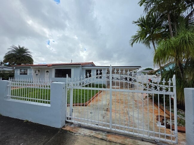 property at 566 W 41st Pl