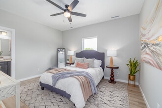 Summit Park in Bolivar, MO - Foto de edificio - Interior Photo
