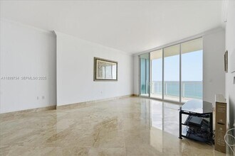 704 N Ocean Blvd, Unit 1002 in Pompano Beach, FL - Foto de edificio - Building Photo