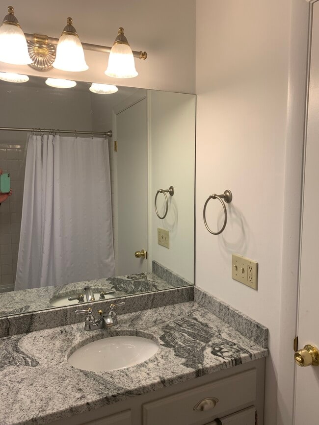 83 Woodland Dr, Unit Woodland Hights in Cromwell, CT - Foto de edificio - Building Photo