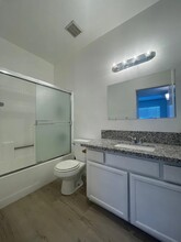 13718 Moorpark St in Sherman Oaks, CA - Building Photo - Building Photo