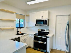 12225 NW 17th Pl in Miami, FL - Building Photo - Building Photo