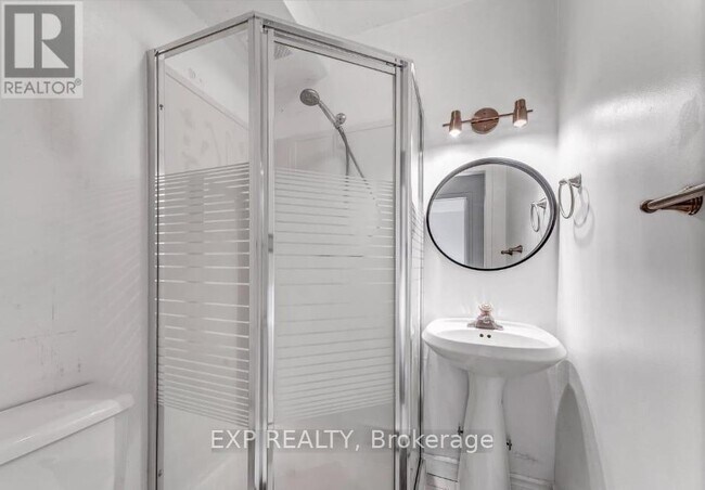 2101 Eric Crescent in Ottawa, ON - Building Photo - Building Photo