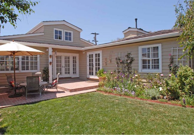 1127 Virginia Way in La Jolla, CA - Foto de edificio - Building Photo
