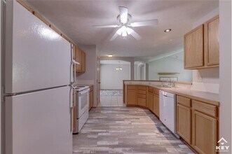 565 N Bristol Ct in Wichita, KS - Building Photo - Building Photo