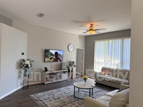 8833 Cypress Hammock Dr in Tampa, FL - Building Photo - Building Photo